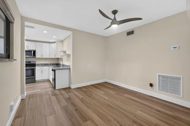  Residence photo 17