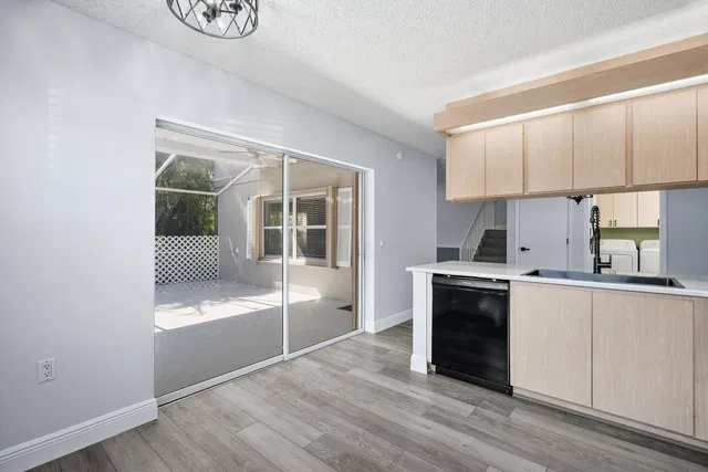  Residence photo 17