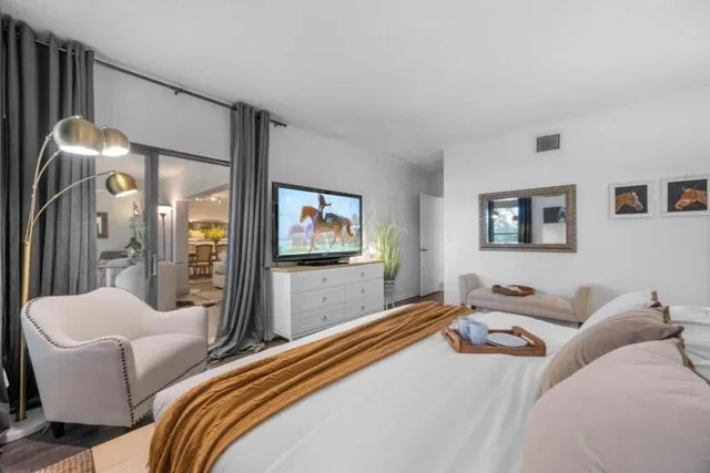 Unit E103 photo 29