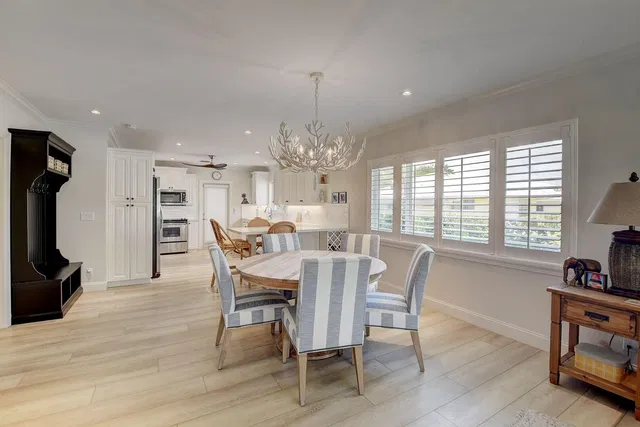  Unit 2-D photo 15