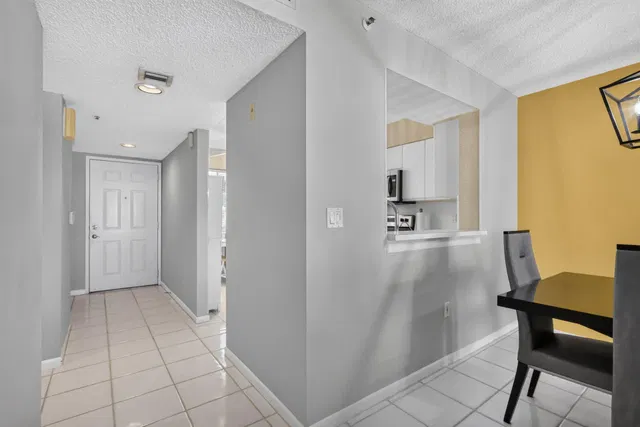 Unit 305 photo 17