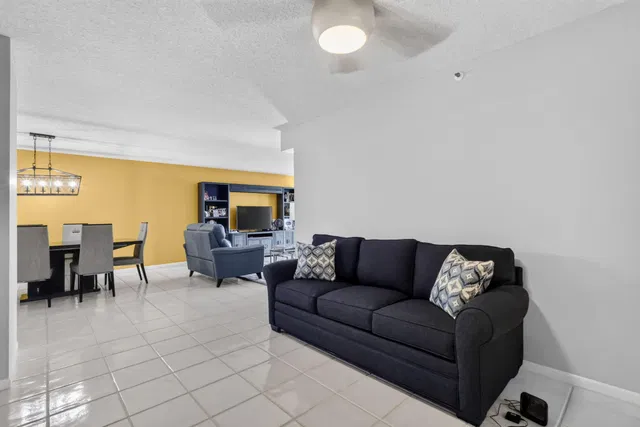 Unit 305 photo 22