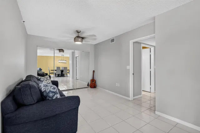 Unit 305 photo 25