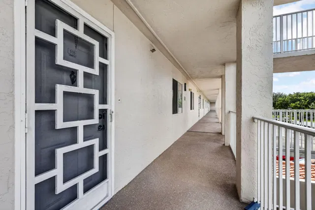 Unit 305 photo 41
