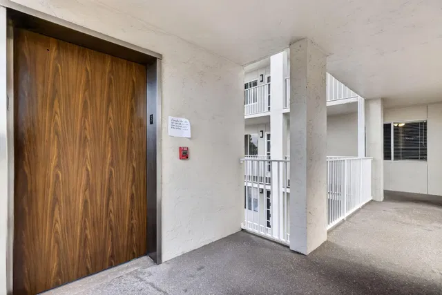 Unit 305 photo 44