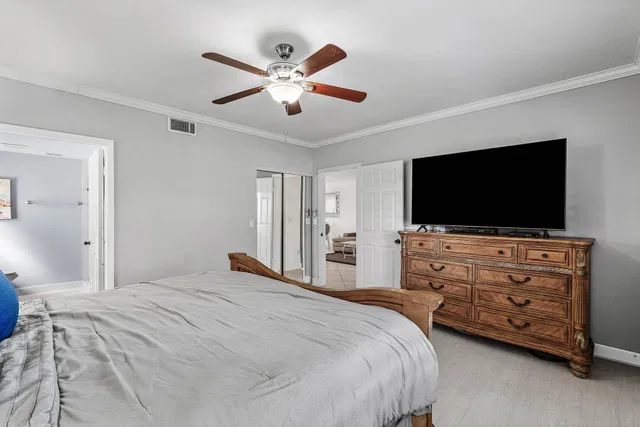 Unit 402 photo 17