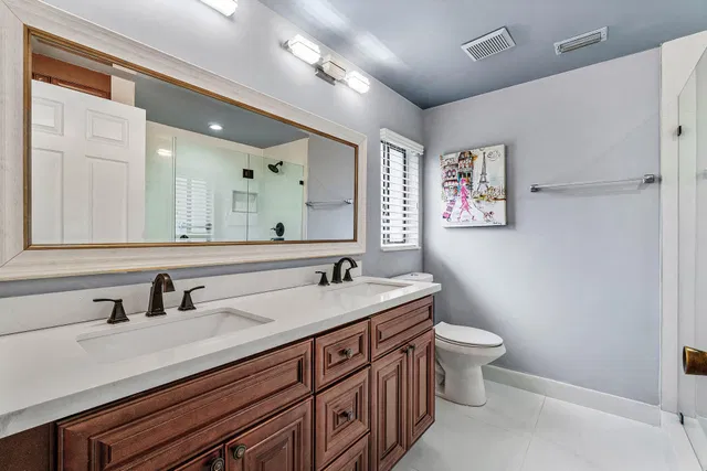 Unit 402 photo 18