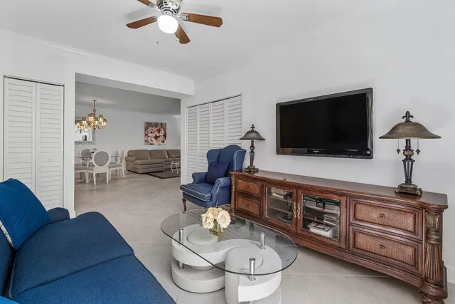 Unit 402 photo 22