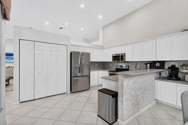 Residence photo 32