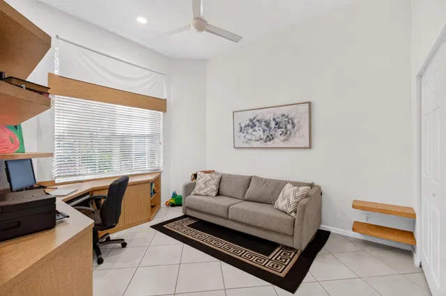 Residence photo 48