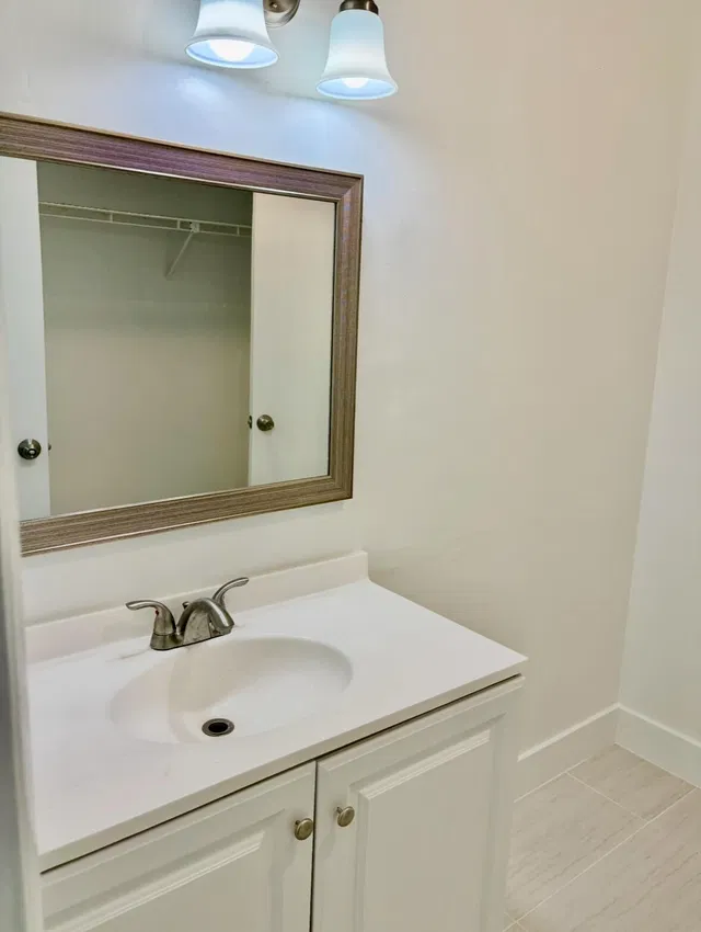 Unit 0220 photo 6