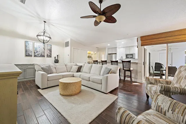 Residence photo 4