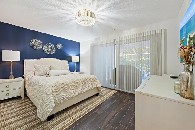 Residence photo 17