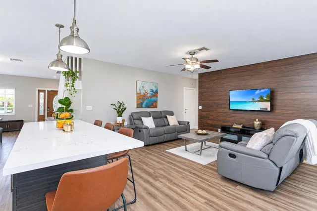 Residence photo 17