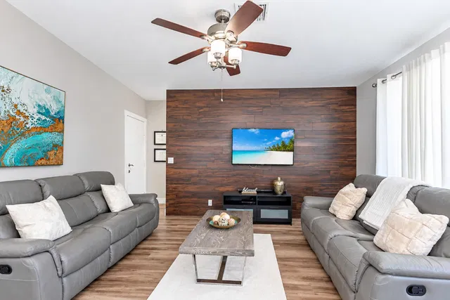 Residence photo 18