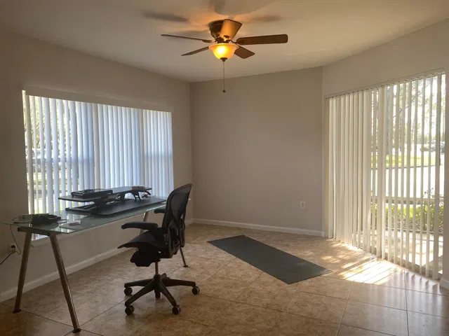  Unit 601 photo 4