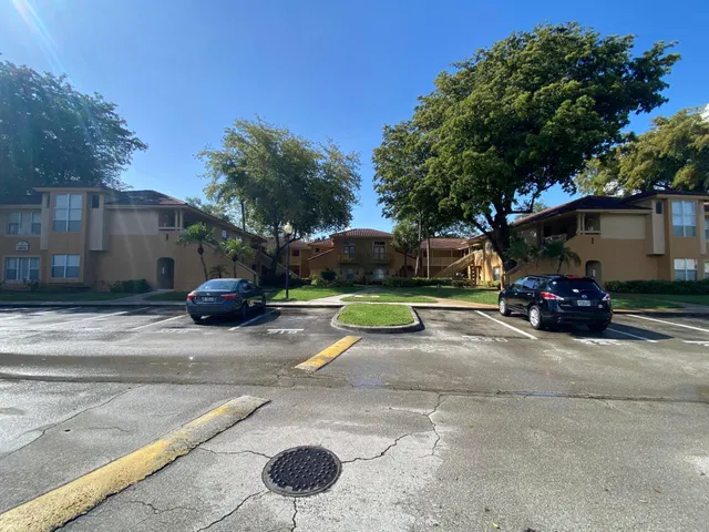  Unit 601 photo 6