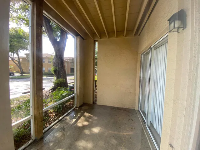  Unit 601 photo 7