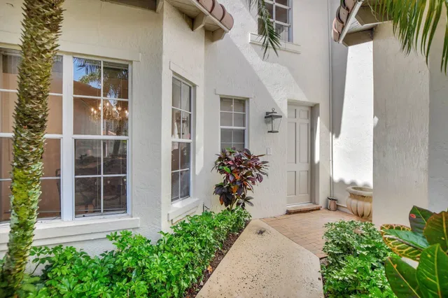 Residence photo 3