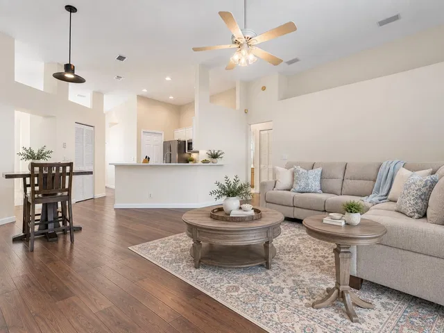 Residence photo 3