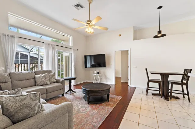 Residence photo 25