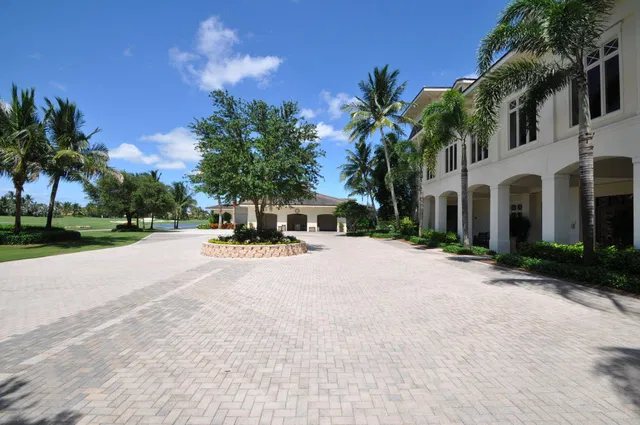 Woodfield Country Club Residence photo 92