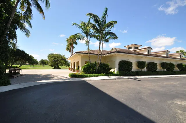Woodfield Country Club Residence photo 94