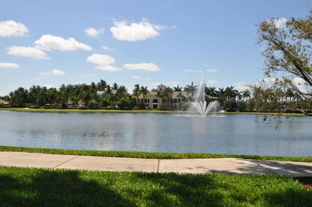 Woodfield Country Club Residence photo 96