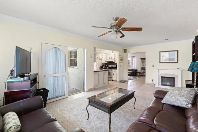  Residence photo 30