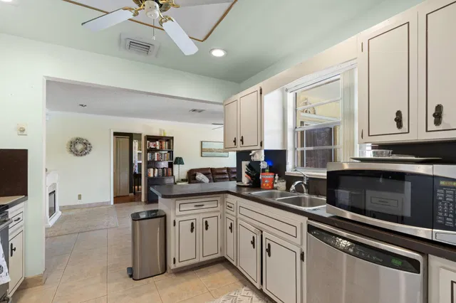  Residence photo 32