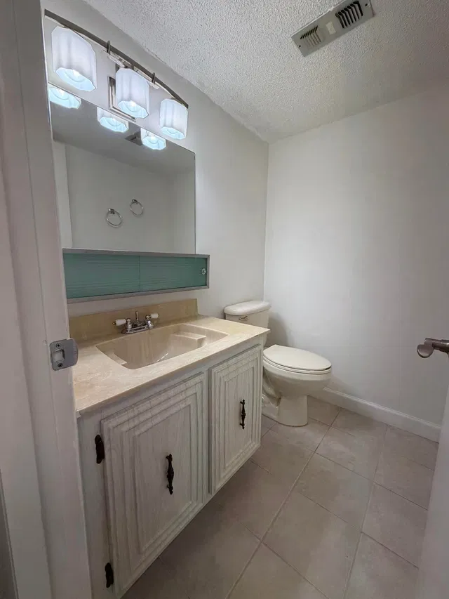 Unit 185 photo 8