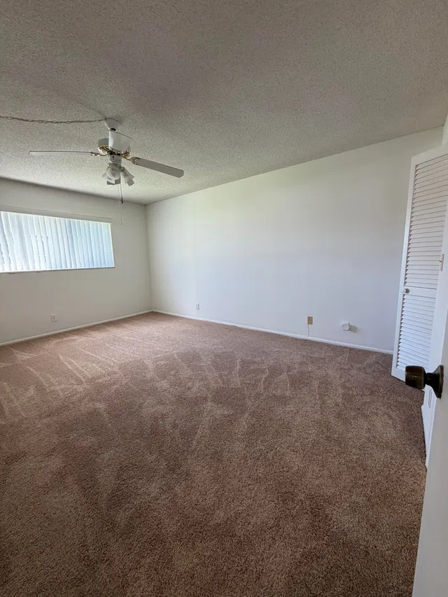 Unit 185 photo 9