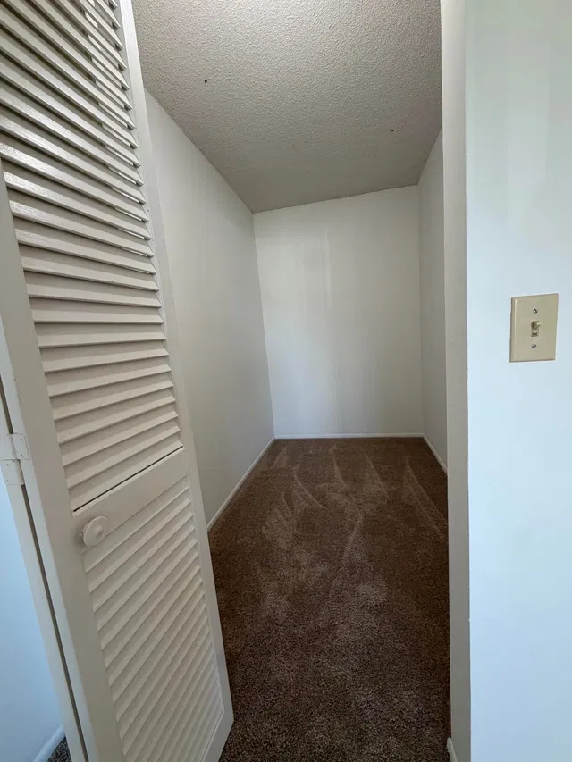 Unit 185 photo 12