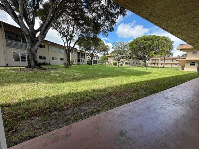 Unit 185 photo 14