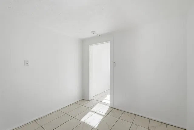  Unit Unit 2 photo 6