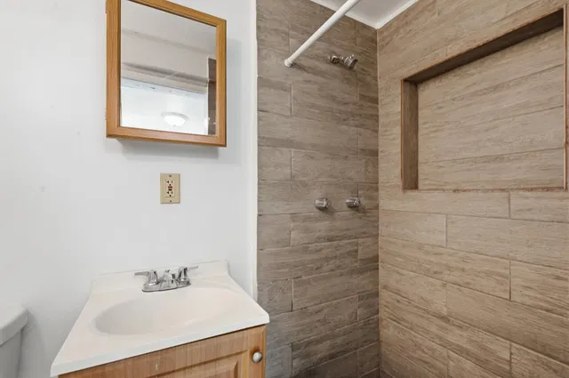  Unit Unit 2 photo 11