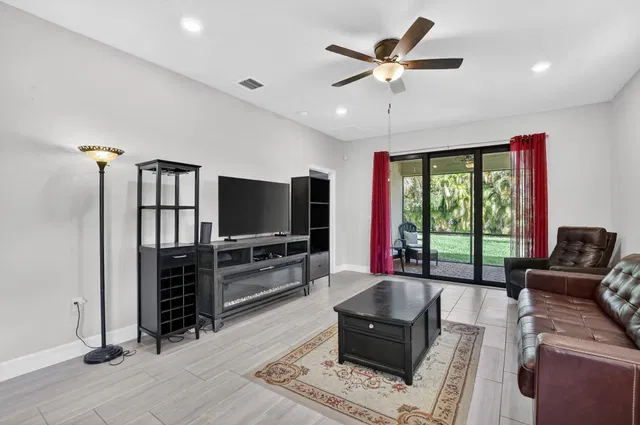 Residence photo 11