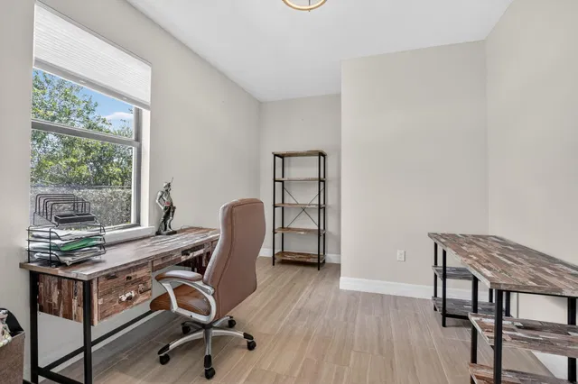 Residence photo 24