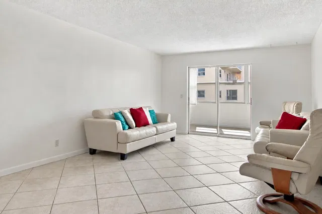  Unit 2100 photo 7