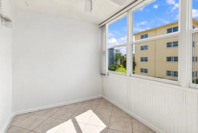  Unit 2100 photo 9