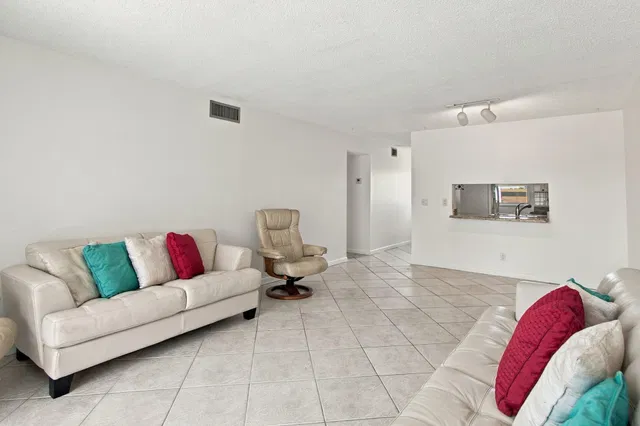  Unit 2100 photo 11