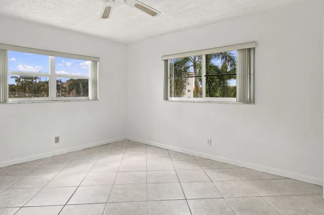  Unit 2100 photo 17