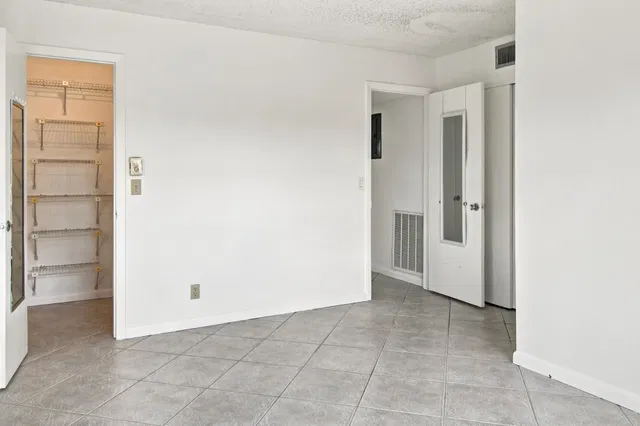  Unit 2100 photo 18