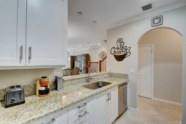 Residence photo 6