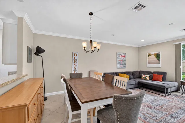 Residence photo 8