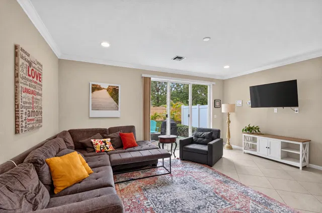 Residence photo 12