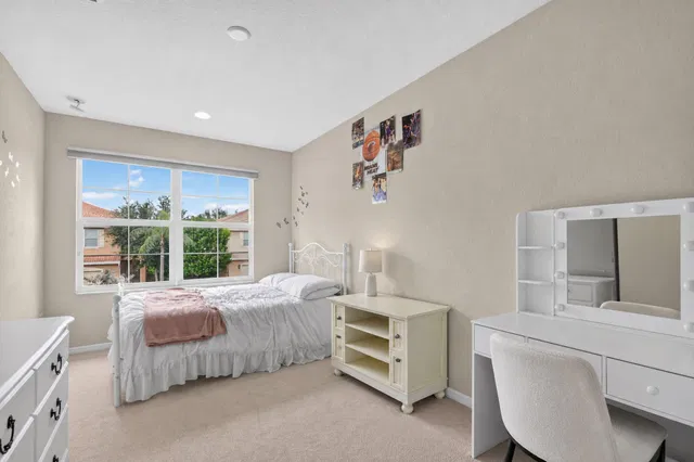 Residence photo 18