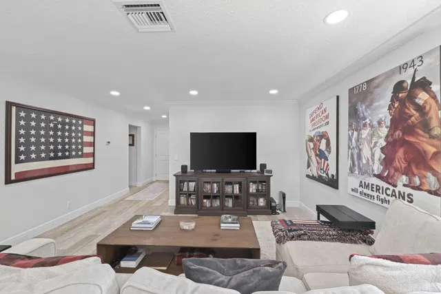  Residence photo 6
