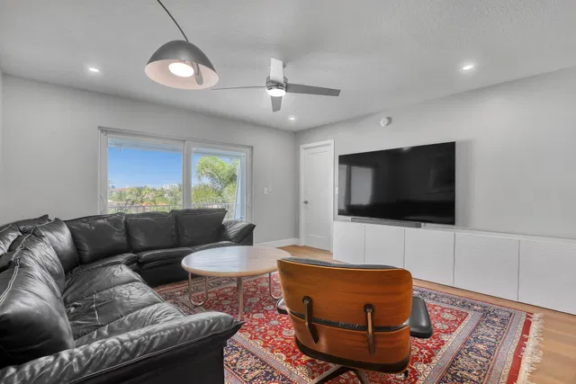 Singer Island Unit 372 photo 8