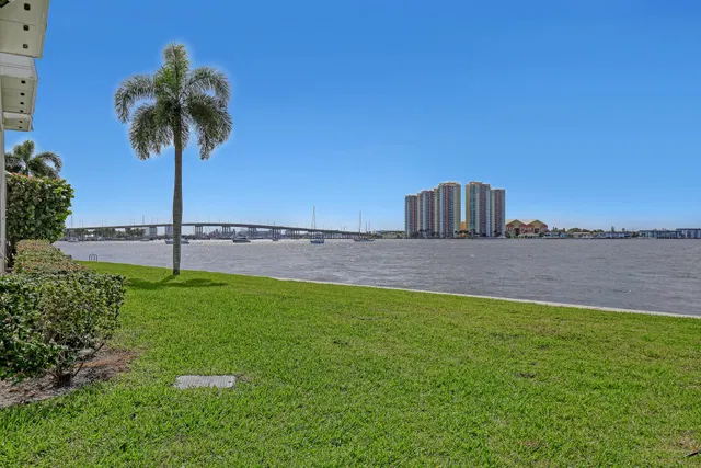 Singer Island Unit 372 photo 23